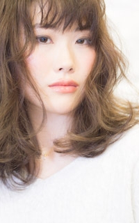 大人ヘア　ゆる巻き　アッシュグレー ヘアカタログ 