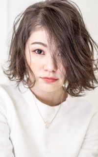 ショートボブペールカラーアッシュグレイ ヘアカタログ 