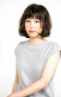 ひし形シルエットのふんわり大人髪 ヘアカタログ 