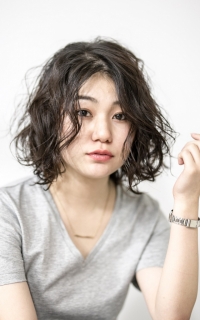 根元からしっかりかけたパーマスタイル ヘアカタログ 